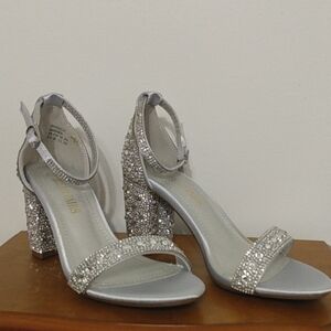 Beautiful pair of Dream Paris silver & bead embellished Sandals size 5.5